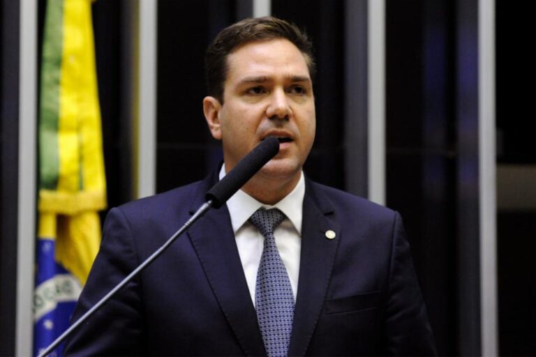 Eduardo Bismarck defende teto de 25% do fundo garantidor do Fies Eduardo Bismarck defende teto de 25% do fundo garantidor do Fies