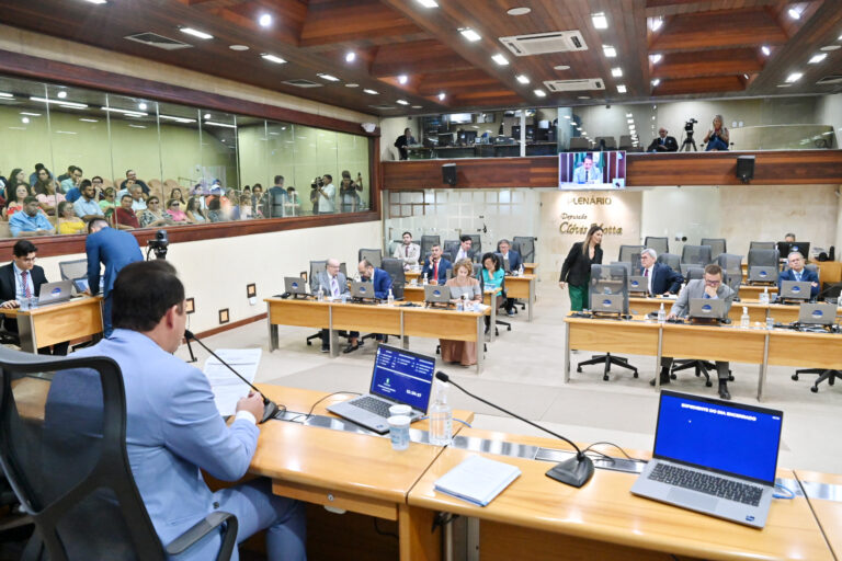 Assembleia Legislativa aprova reajuste salarial dos professores estaduais