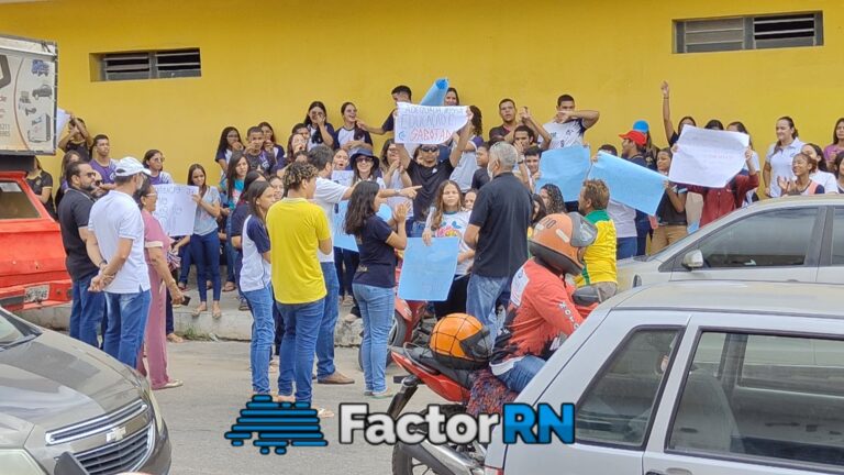 Estudantes e professores do JK protestam e cobram do Governo do Estado climatização da escola