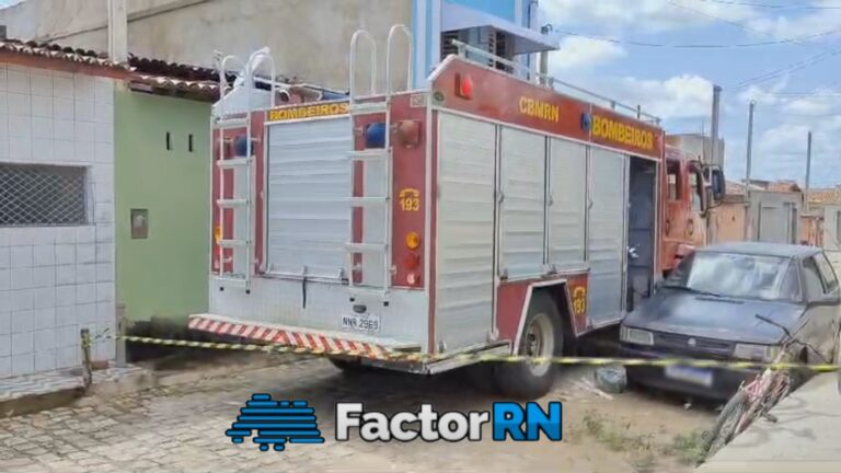 Casa pega fogo no centro de Assú enquanto morador estava dormindo