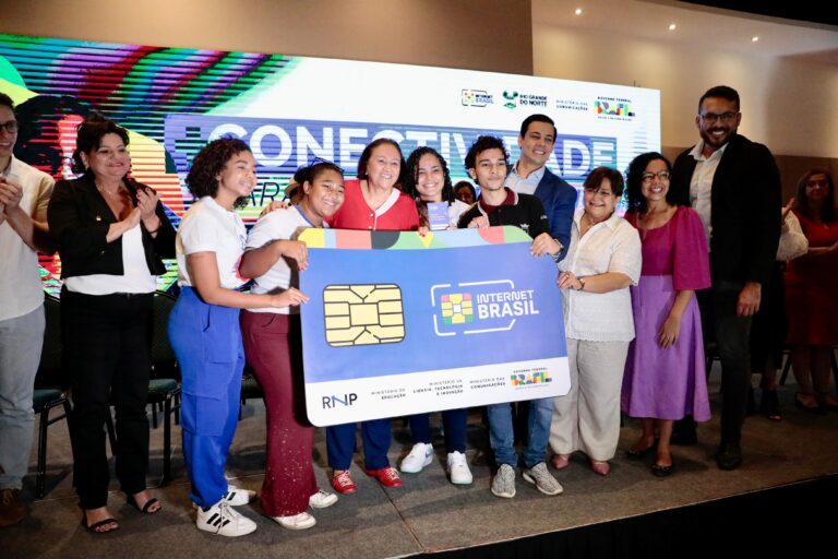 Governo do RN e Ministério das Comunicações entregam mais de 7 mil chips para estudantes Governo do RN e Ministério das Comunicações entregam mais de 7 mil chips para estudantes