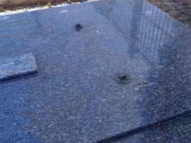 Roubaram tudo: Diz homem ao mostrar vários túmulos sem argolas no cemitério do Feliz Assú