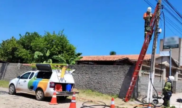 Mais de 52 toneladas de cabos de telecomunicações irregulares foram removidas em 3,5 anos