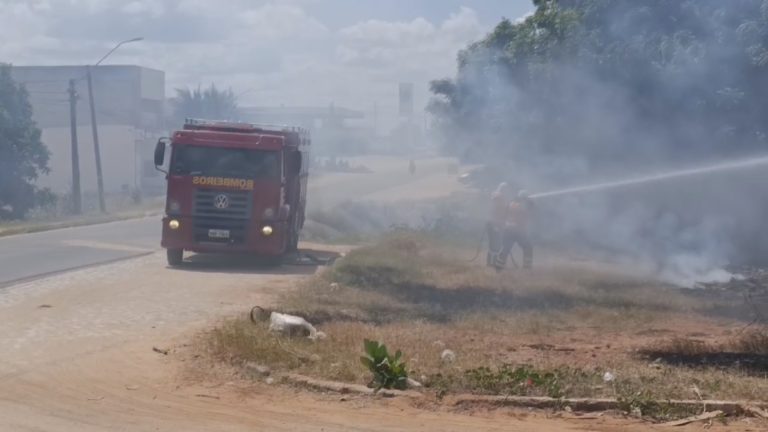 Incêndio em vegetação no bairro Novo Horizonte saída para Lagoa do Ferreiro em Assú