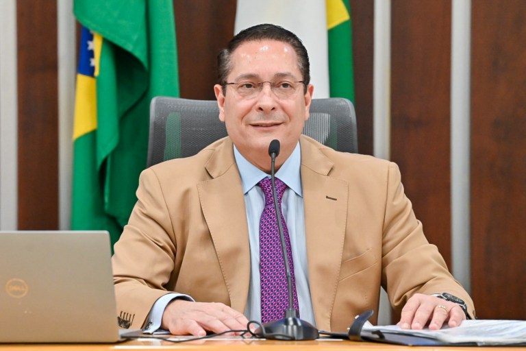 Leis de Ezequiel Ferreira voltadas para a saúde pública são sancionadas Leis de Ezequiel Ferreira voltadas para a saúde pública são sancionadas