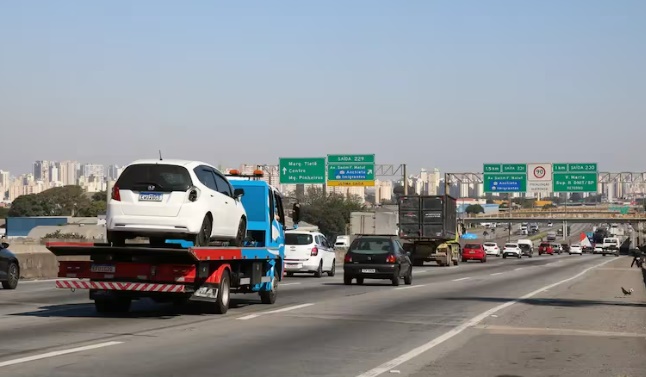 PRF proíbe circulação de veículos pesados em rodovias federais durante feriados