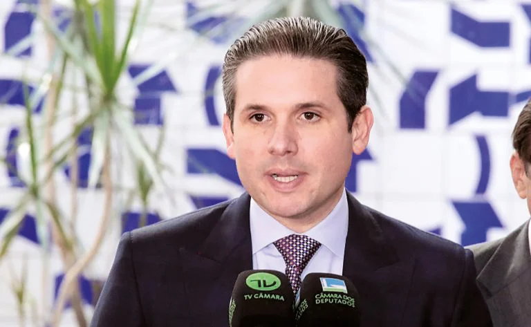 Motta diz que votará projeto da 6×1 na terça e nega acordo
