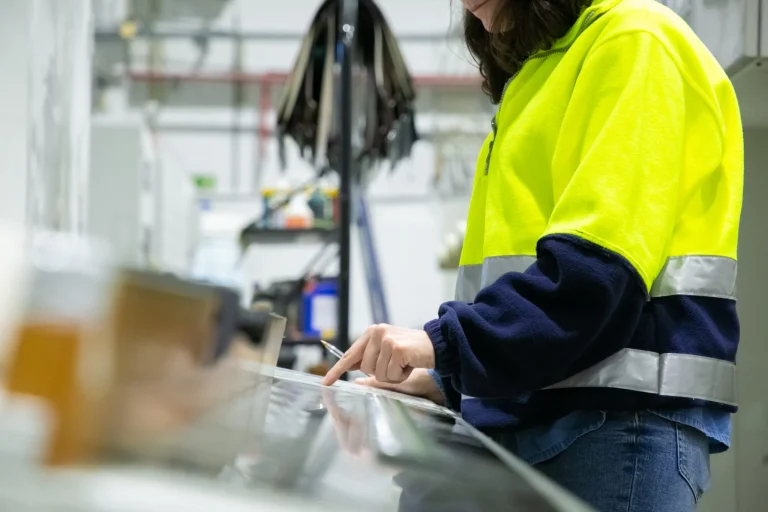 Indústria do RN recua 13,6% e tem maior queda do país em abril, aponta IBGE
