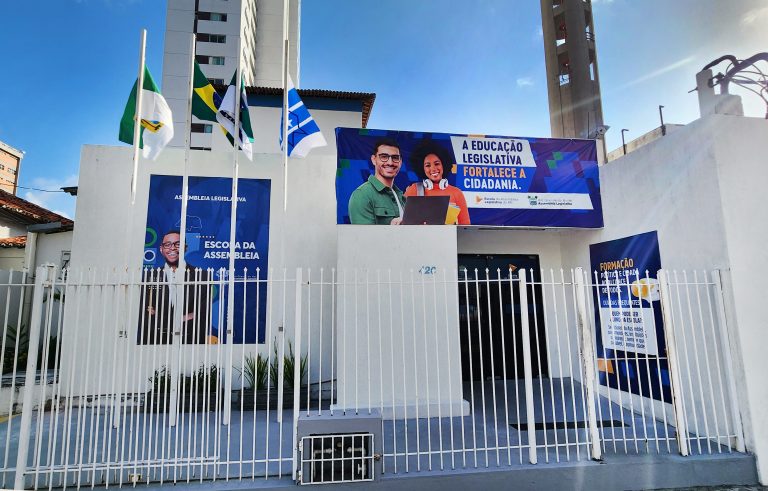 Mostra gratuita com 67 artistas ocupa Parque Glória Maria no Rio