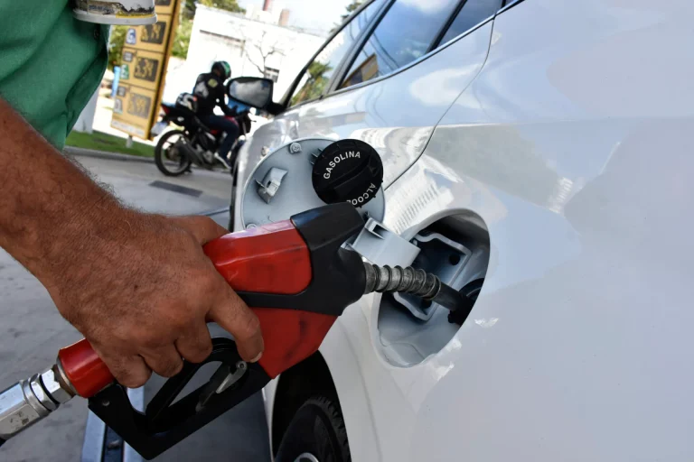 Refinaria Clara Camarão aumenta preços da gasolina e do diesel após duas semanas de queda