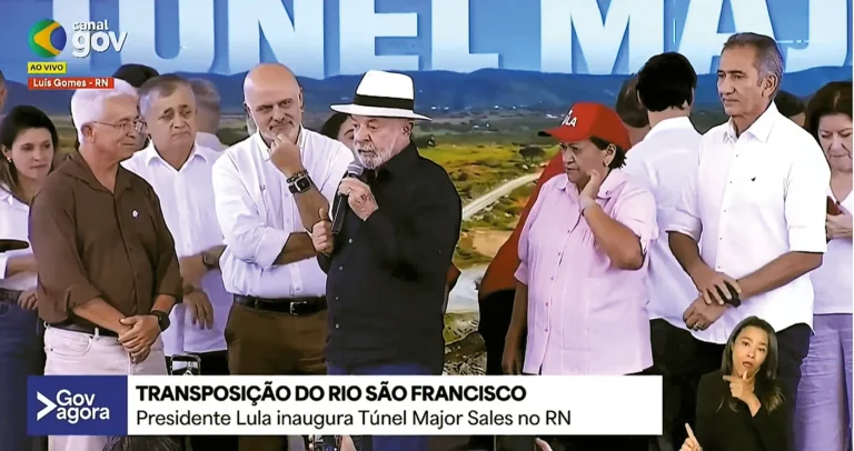 Lula evita discurso eleitoral na inauguração