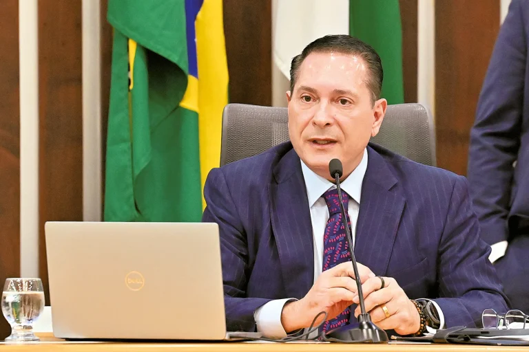 Apoio do PSDB fortalece pré-campanha de Álvaro Dias Apoio do PSDB fortalece pré-campanha de Álvaro Dias
