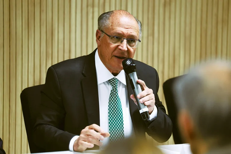 Geraldo Alckmin diz que tarifaço de Donald Trump é descabido