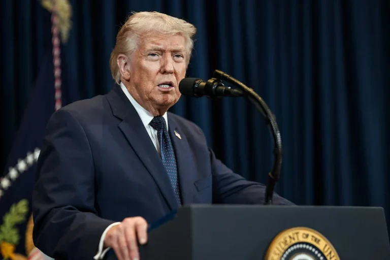 Trump chama adversários de comunistas e diz que identidade americana está sob ataque