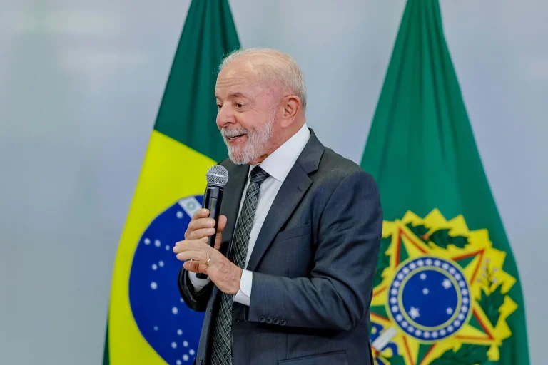 Lula diz que só fala do tarifaço ‘quando Trump falar’