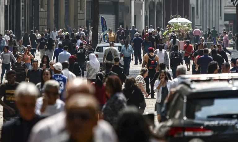 Datafolha: mais brasileiros preferem pagar menos impostos do que ter serviço público gratuito