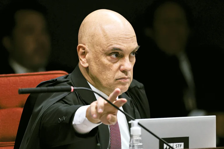 ‘Renúncia’ e ‘prisão’: Flávio, Zema e Cury se manifestam sobre relação de Moraes com Vorcaro