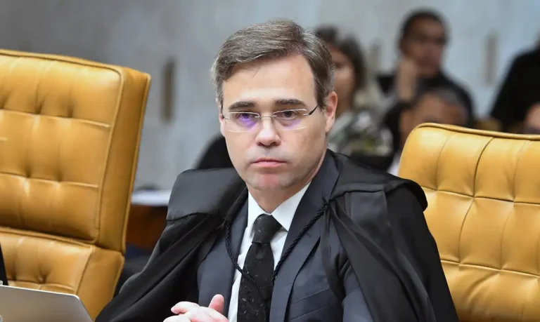 PF vê excesso em ordem de Mendonça para analisar mensagens de Moraes com Vorcaro