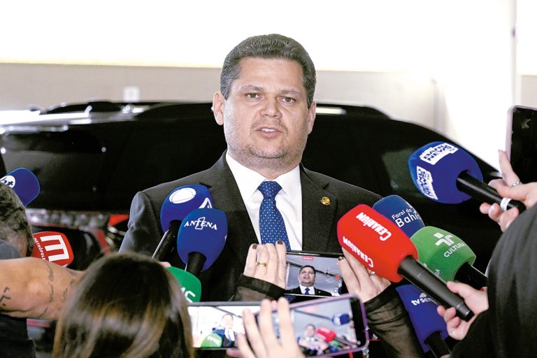 Alcolumbre prevê primeira votação do fim da escala 6×1 antes do 2º turno