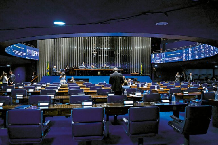 Oposição quer votar fim da 6×1 só depois das eleições