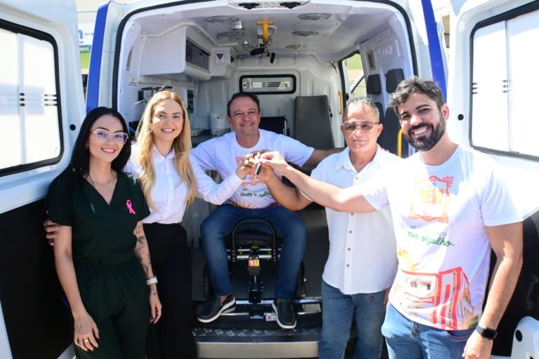 Assú 181 anos: Prefeitura reforça estrutura da UPA com entrega de ambulância equipada
