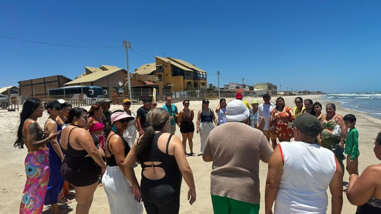 Prefeitura do Assú leva usuários do Caps para dia de lazer na Praia de Tibau.